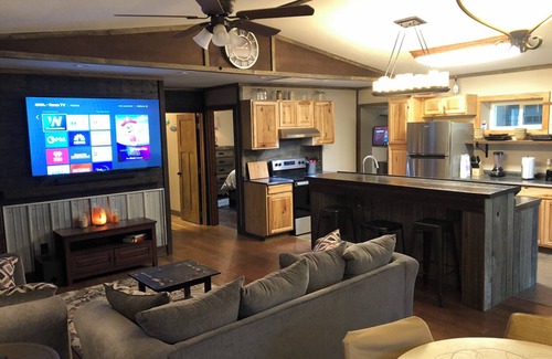 Yellville Cottage | Delightful 2 Bedroom Retreat Near Bull Shoals Lake