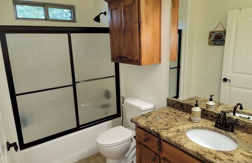 Yantis House | Cozy 2-bedroom lake house minutes from Lake Fork!Grab your boat and go fishing!
