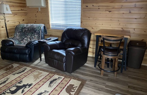 Grassy Butte Cabin | Inviting 2 Bedroom Log Cabin with Family-Friendly Amenities