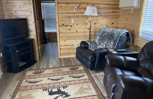 Grassy Butte Cabin | Inviting 2 Bedroom Log Cabin with Family-Friendly Amenities