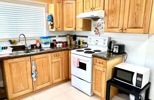 Renfrew-Collingwood House | Cozy 2-bedroom Private Guest House in a convenient location
