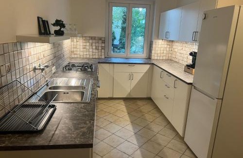 Simmering Apartment | Cozy 2-Bedroom Retreat Near Subway and City Center