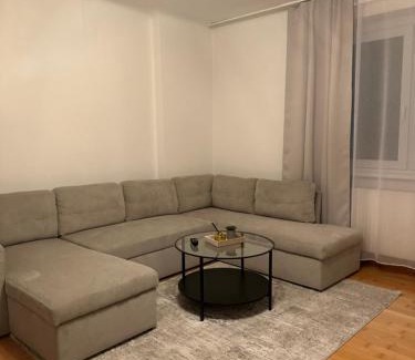 Simmering Apartment | Cozy 2-Bedroom Retreat Near Subway and City Center