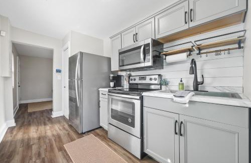 Peoplestown Apartment | Inviting 2-Bedroom Retreat with Wi-Fi & Pet-Friendly Perks