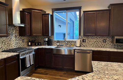 Cle Elum House | Idyllic Riverfront Retreat: Family-Friendly 2+ Bedroom Escape
