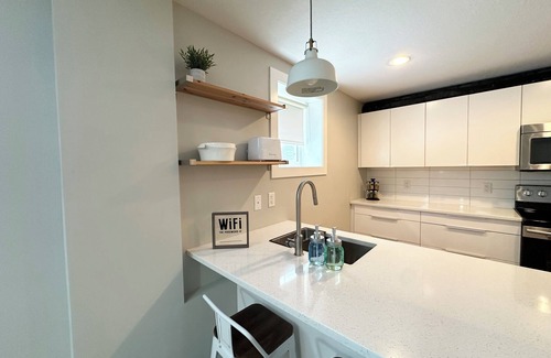 Lethbridge House | Cozy 2 Bedroom Suite Near Hiking and Parks!