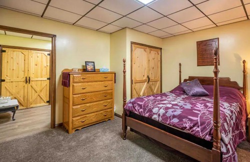 Wallingford House | Welcoming 2-Bedroom Suite with Family-Friendly Amenities