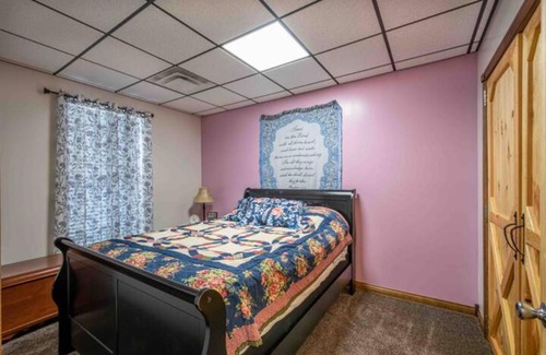 Wallingford House | Welcoming 2-Bedroom Suite with Family-Friendly Amenities