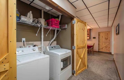 Wallingford House | Welcoming 2-Bedroom Suite with Family-Friendly Amenities