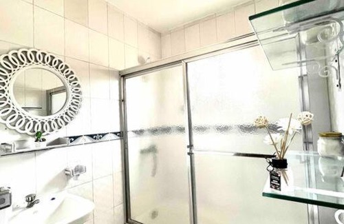La Caleta Apartment | Welcoming 2 Bedroom Retreat with BBQ & Free Parking