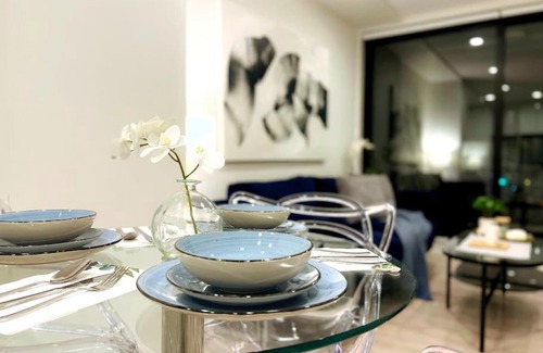 Auckland Central Business District Apartment | Inviting 2-Bedroom Retreat in City Centre, Rated 9/10