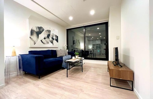 Auckland Central Business District Apartment | Inviting 2-Bedroom Retreat in City Centre, Rated 9/10