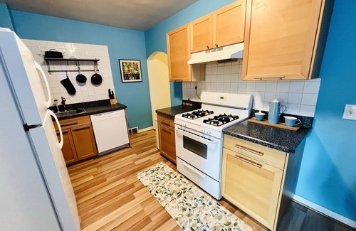 Linden Hills House | Inviting 2 Bedrooms in Historic Linden Hills Neighborhood