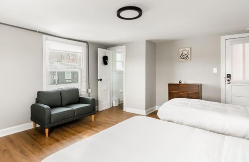Nashville Hotel | Family-Friendly Retreat with 2 Beds Near Nashville