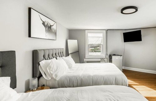 Nashville Hotel | Family-Friendly Retreat with 2 Beds Near Nashville