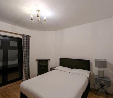 Brentwood Apartment | Inviting 2-Bed Brentwood Flat for Family Getaways