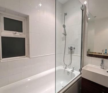 Brentwood Apartment | Inviting 2-Bed Brentwood Flat for Family Getaways