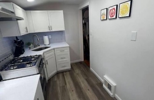 Lyndhurst Apartment | Ideal 2 BR Apartment Near NYC with Spa & Breakfast