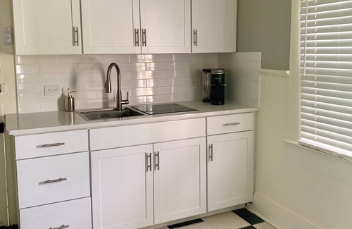Kyle Cottage | Cozy 2 BR Cottage with Inviting Sunroom, Spacious Yard and Ultimate Comfort