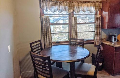 Davenport House | Charming 2 BR House with Hot Tub in Davenport