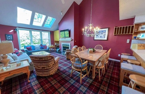 Ludlow Condo | Inviting Ski-in/Ski-out Condo with Fireplace & Spa Amenities