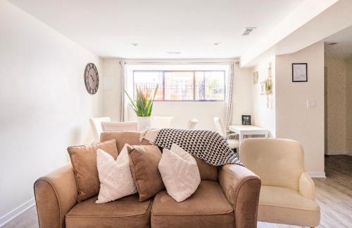 East Garfield Park Apartment | Inviting 2-Bedroom Apartment Near United Center for Families