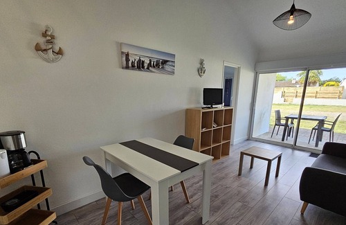 Saint-Michel-en-l'Herm Cottage | Cozy 2-Person Cottage Near Beach & Marais Poitevin