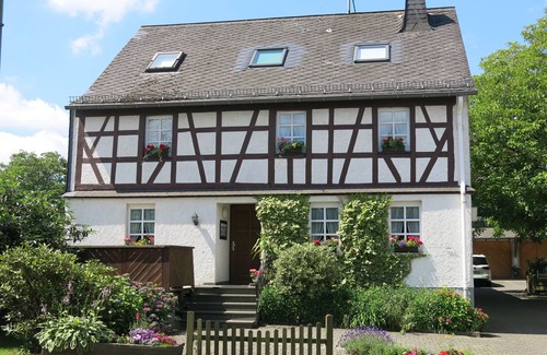 Irmenach Apartment | Guest Rated: 9.8 Cozy Vacation Apartment Mohnblume