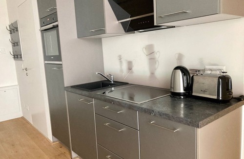 Rudolfsheim-Funfhaus Apartment | Inviting 2-Room Apartment with Balcony & Park Access