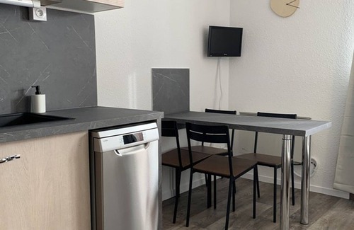 Eclose-Est Apartment | Cozy Apartment Huez with Spa & Family-Friendly Amenities