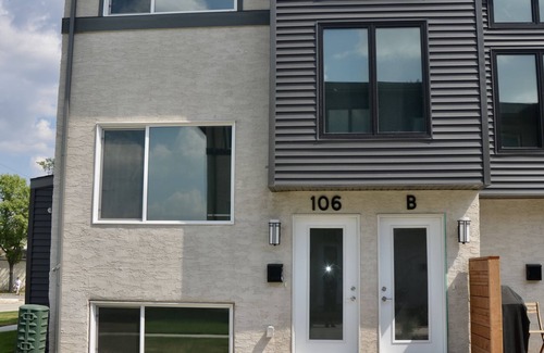 Winnipeg Condo | Charming 2-Story Condo Near Downtown & Osborne Strip