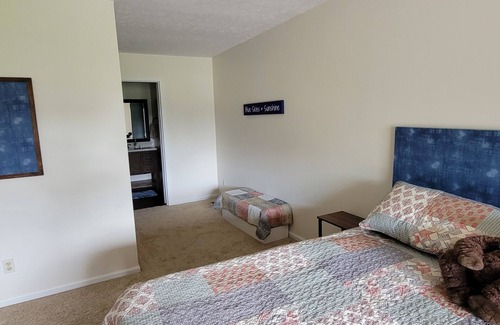 Buechel Condo | Inviting 2-Story Townhouse with Playroom & Putting Green