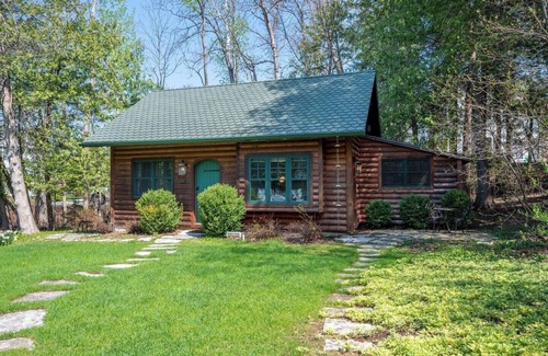 Ephraim Cottage | Relax at Old Post Office Inn: Cozy Duplex Cabin with Fire Pit