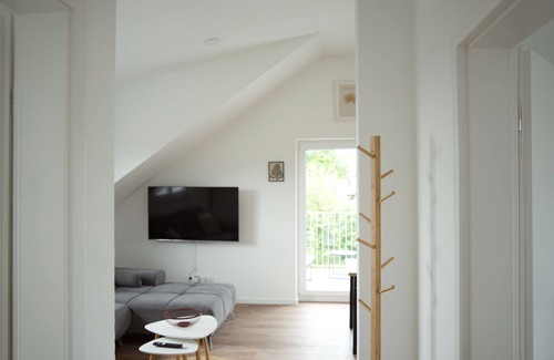Lahr House | Inviting 2-Bedroom Retreat with Balcony and Scenic Views
