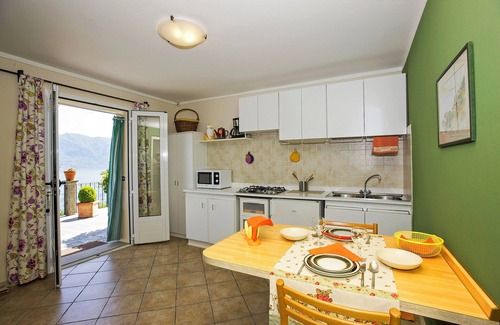 Gonte Apartment | Inviting 2½-Room Apartment with Lake View and Terrace