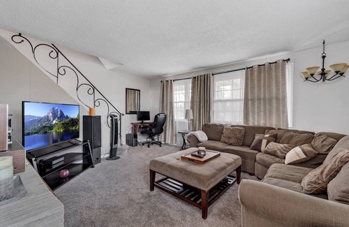 Swarthmorewood House | Charming 2B/1B near Swarthmore with Driveway & Kitchen