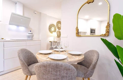 San Bartolome Apartment | Cozy 2bd Apartment in Seville with Spa & Breakfast