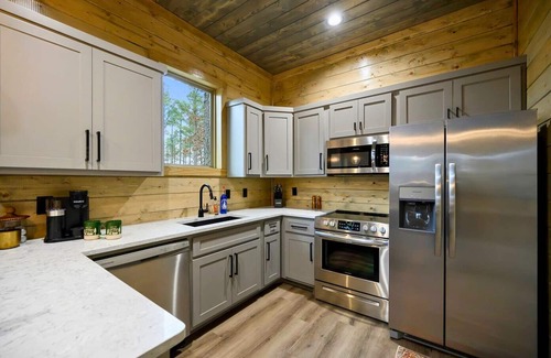 Pickens Cabin | Unwind in a Hot Tub with Game Room & Firepit Retreat