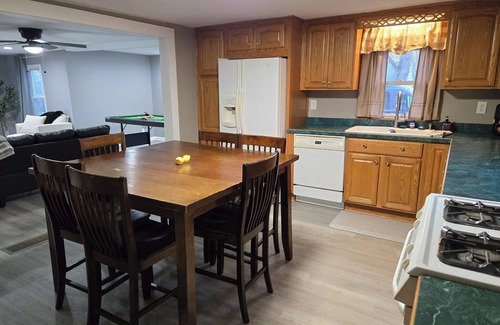 Loudonville House | Cozy 2Bdr in Heart of Mohican for 5pax