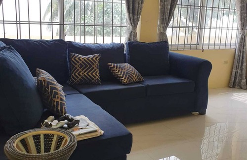 Havendale House | Inviting 2-Bedroom Retreat with City and Sea Views