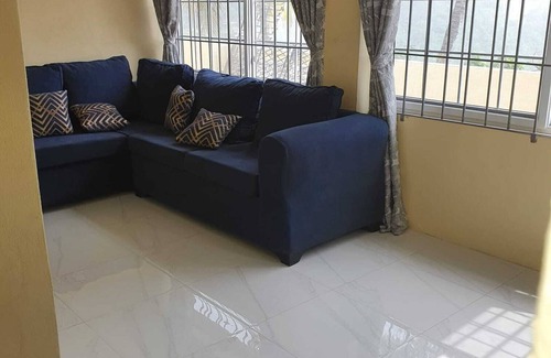 Havendale House | Inviting 2-Bedroom Retreat with City and Sea Views