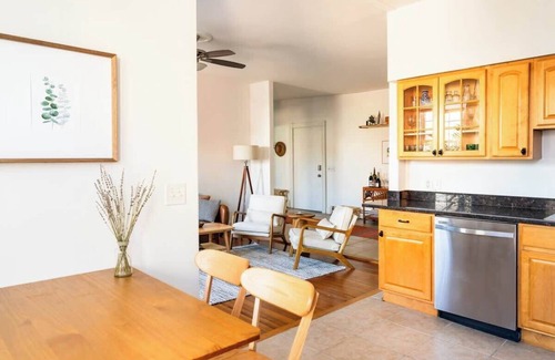 Off Broadway Apartment | Corner Cafe: Pet-Friendly Retreat with Spa and Breakfast