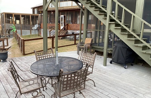 Horseshoe Lake House | Pet-Friendly 2BR/2BA Retreat at Horseshoe Lake