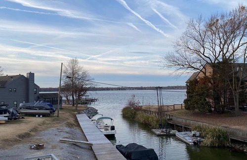 Horseshoe Lake House | Pet-Friendly 2BR/2BA Retreat at Horseshoe Lake