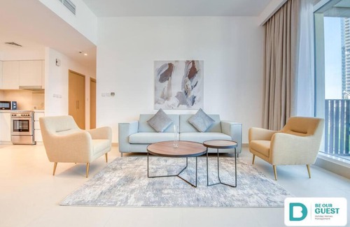 Dubai Apartment | Elegant 2BR Apartment in Creek Horizon with Pool Access