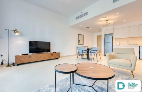 Dubai Apartment | Elegant 2BR Apartment in Creek Horizon with Pool Access