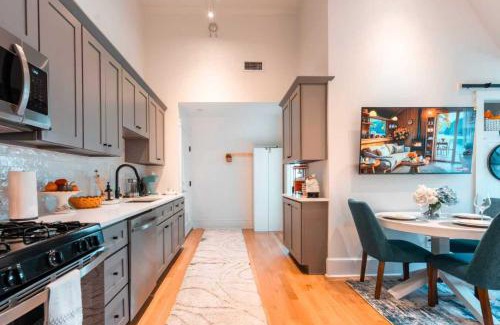 College Hill Apartment | Cozy 2BR Apt with Parking, Steps to Brown and RISD