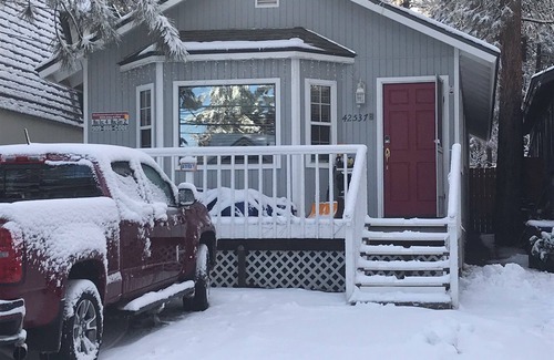 Big Bear Lake Cabin | Inviting 2BR Cabin with Spa Near Ski Areas & Lake