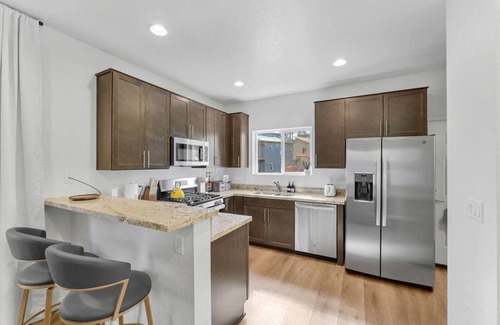 Flagstaff House | Cozy 2BR Flagstaff Bungalow w/A/C & Parking