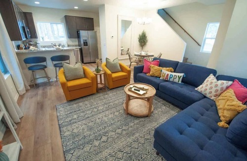 Flagstaff House | Cozy 2BR Flagstaff Bungalow w/A/C & Parking